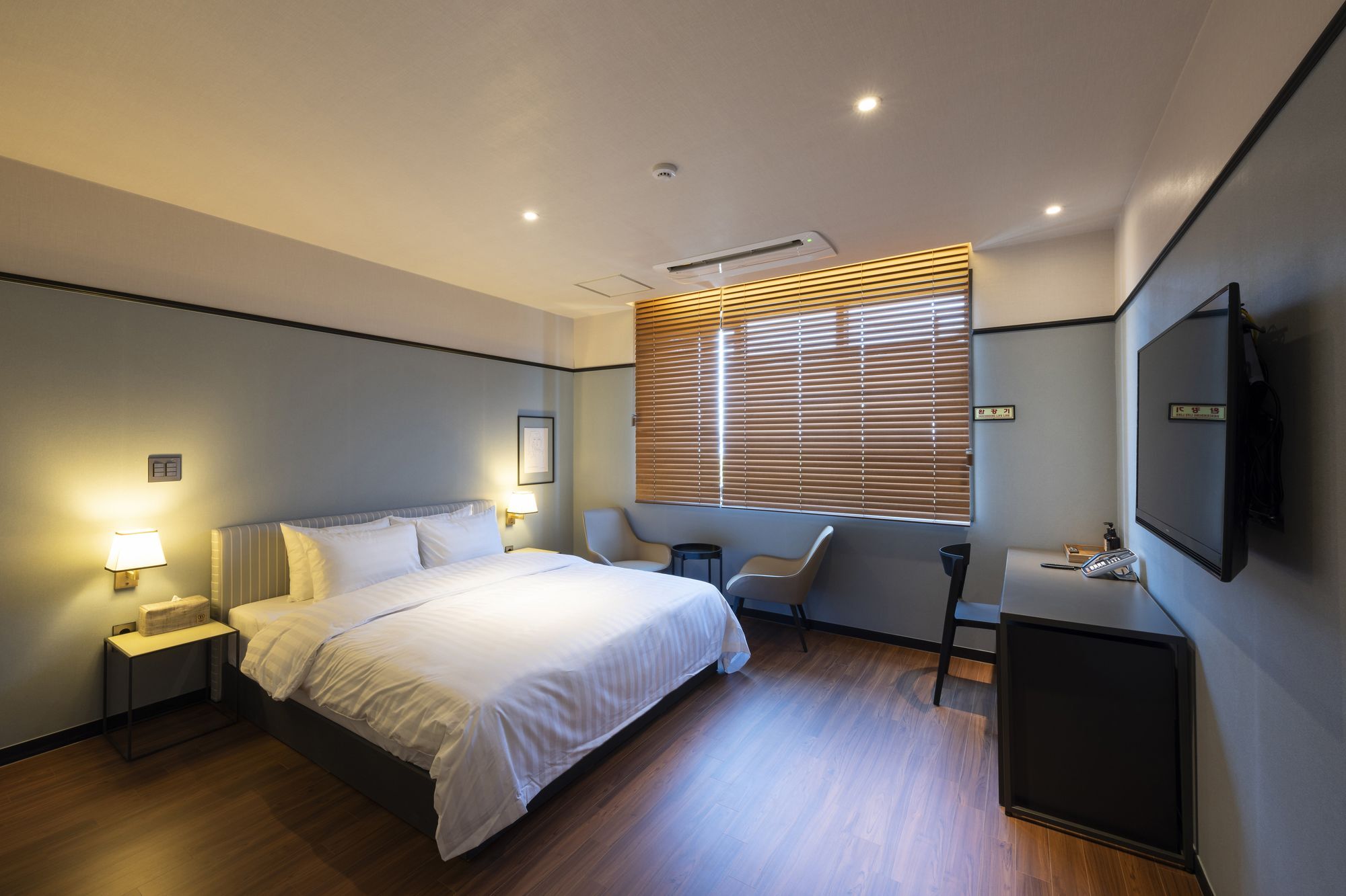 Brown-Dot Hotel Shinho Пусан Екстер'єр фото